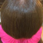 カラー後の手グシで乾かしただけの状態 手触りはシルクみたい（ブラシ不使用）