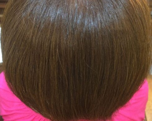 カラー後の手グシで乾かしただけの状態 手触りはシルクみたい（ブラシ不使用）